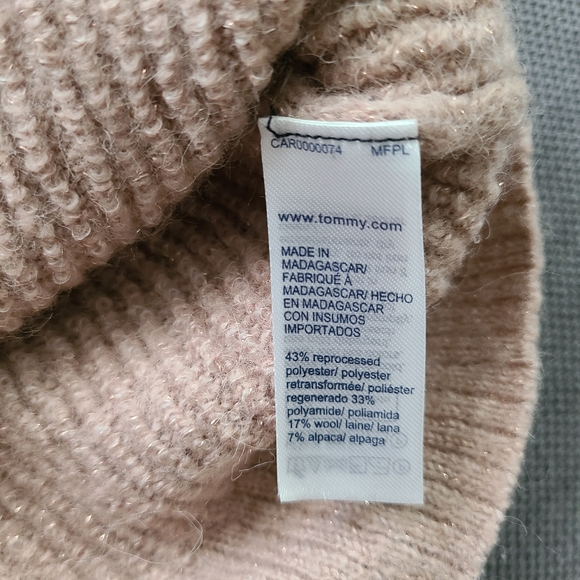 (Pre-loved) Tommy Hilifger Wool Turtleneck Sweater - Picture 6 of 9